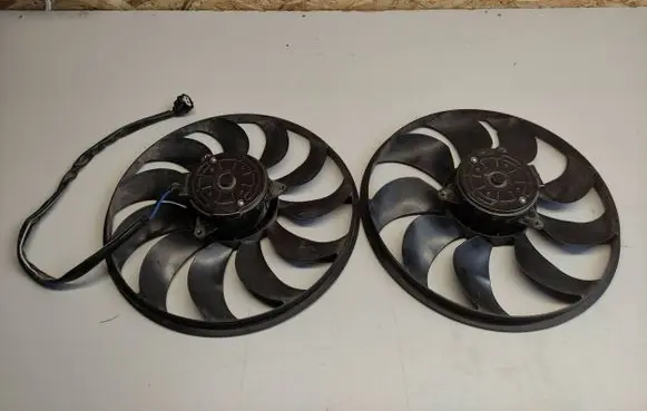 Nissan Leaf II (ZE1) Radiator cooling fan shroud