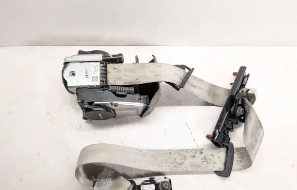 Volvo V60 Front seatbelt 32131284