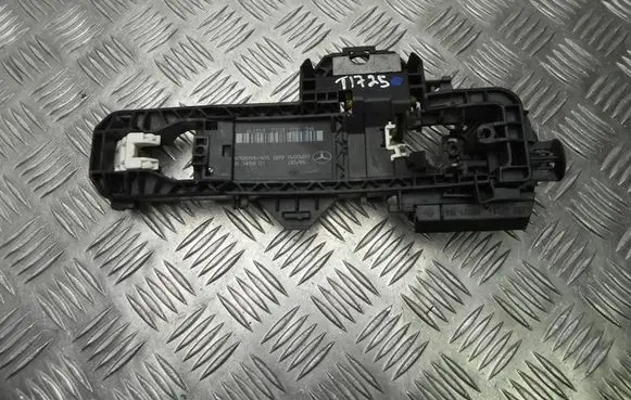 Mercedes-Benz C AMG W204 Loading door exterior handle A2047600834 T1725