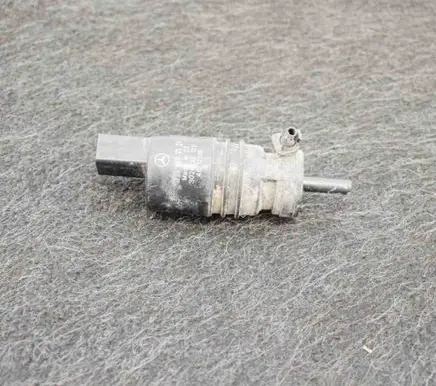 Mercedes-Benz E W212 Windscreen/windshield washer pump A2218690121