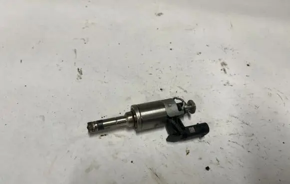 Audi A3 S3 8V Fuel injector 04E133036A