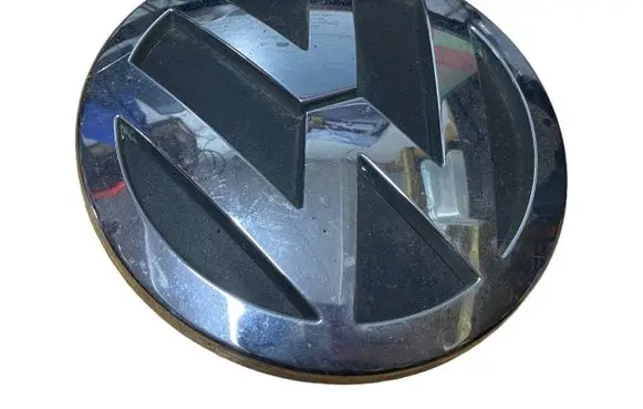 Volkswagen Touareg I Manufacturer badge logo/emblem 7L6853630A