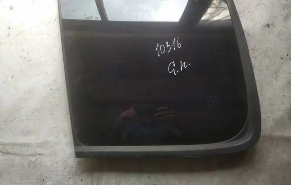 Nissan X-Trail T30 Rear side window as2