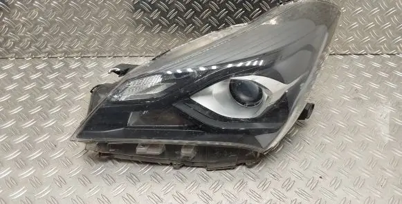 Toyota Yaris Headlight/headlamp