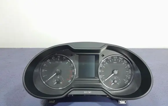 Speedometer (instrument cluster)