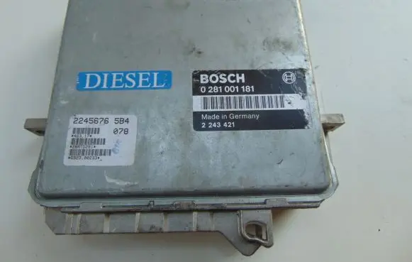 BMW 5 E34 Engine control unit/module 0281001181 2243421