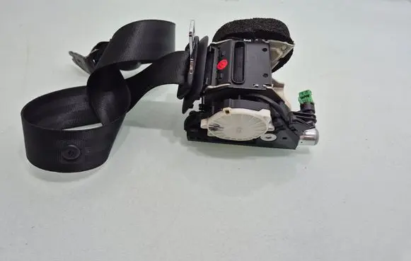 Volvo S60 Rear seatbelt P039818850