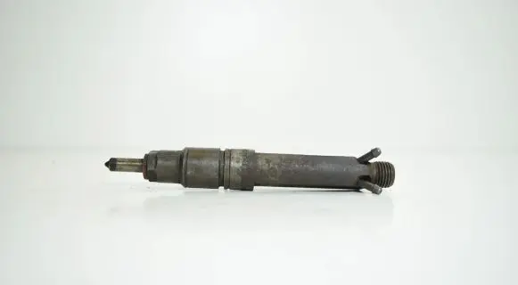 Audi A6 S6 C4 4A Fuel injector 046130201B
