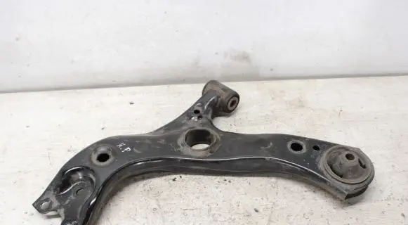 Toyota C-HR I Front lower control arm/wishbone 9815B