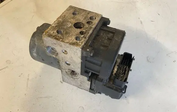 KIA Sorento ABS Pump 589103E310 29218032798