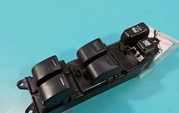 Toyota Prius (XW20) Electric window control switch 8482047050 IMPRK1606417