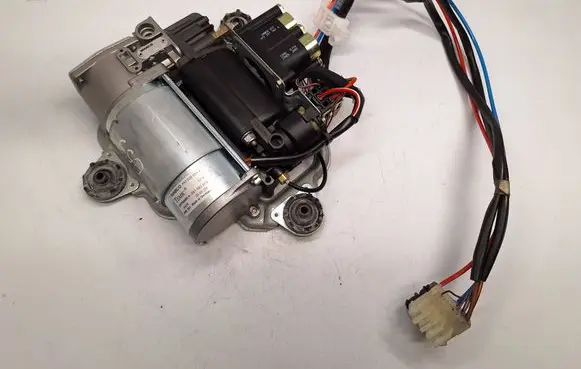 BMW X5 E53 Air suspension compressor/pump 443020011 37226787616 37226778773