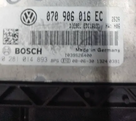 Volkswagen Multivan T5 Engine control unit/module 070906016EC 1039S26400 0281014893