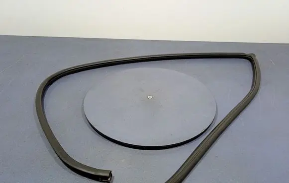 Toyota Avensis Verso Front door rubber seal 