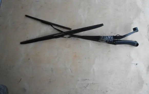 Hyundai Kona I Front wiper blade arm