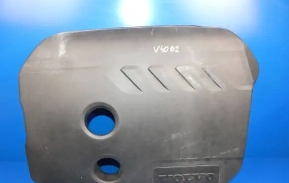 Volvo V40 Engine cover (trim) 