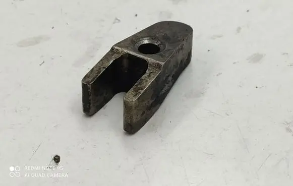 Mercedes-Benz CLK A209 C209 Fuel Injector clamp holder