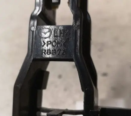 Mazda 6 Rear door exterior handle/bracket R8376