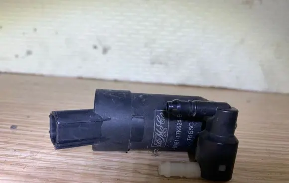 Ford Focus ST Windscreen/windshield washer pump BV6117K624BB