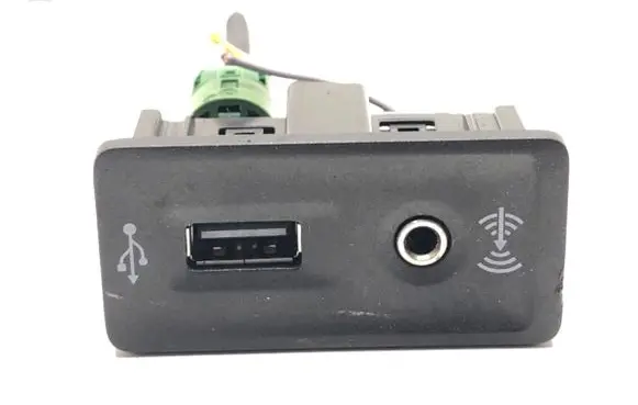 Volkswagen PASSAT B8 USB socket connector 5G0035222
