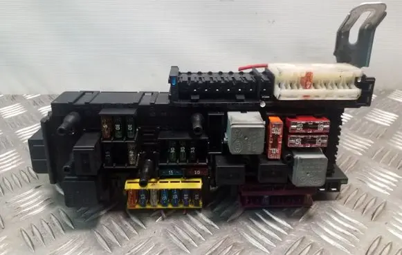 Mercedes-Benz E W212 Fuse module 168298 1670660