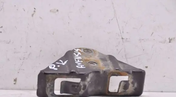 Toyota Avensis T250 Front bumper mounting bracket 