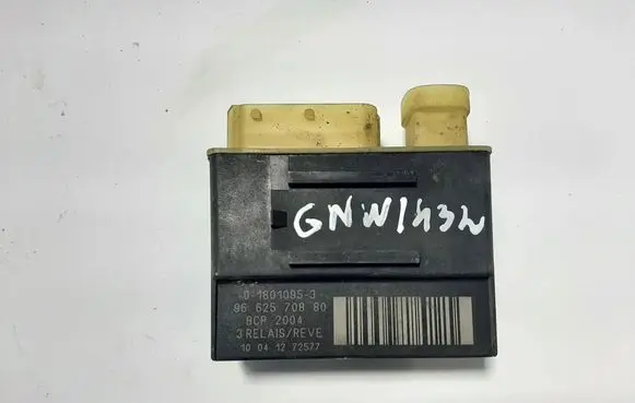 Peugeot 5008 Glow plug pre-heat relay 9662570880