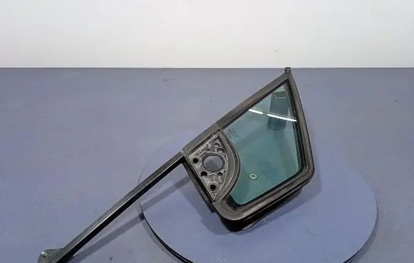 Peugeot Partner Front door window glass four-door