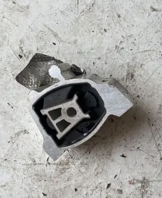 Land Rover Discovery Sport Engine mount bracket K8D26K051AA