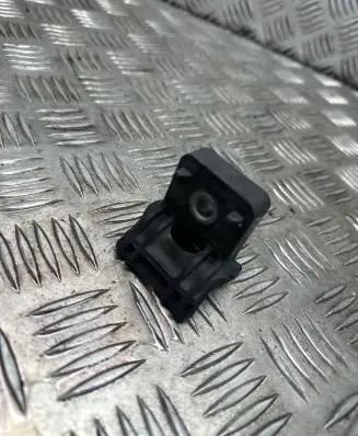 Radiator mount bracket