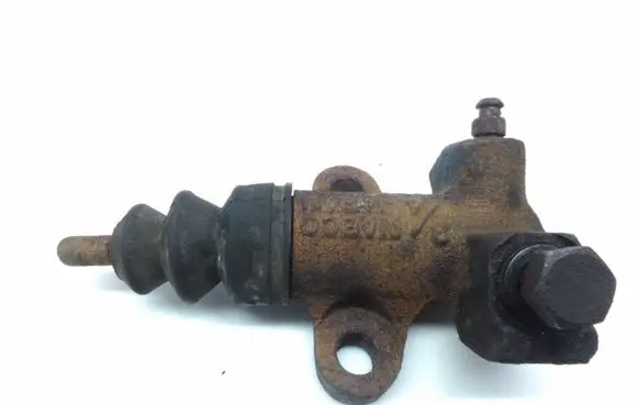Subaru Forester SF Clutch slave cylinder 