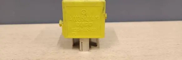 Mercedes-Benz E W211 Other relay A0025421419 V23134A52X335 23134A52X33