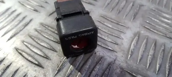 Passenger airbag on/off switch