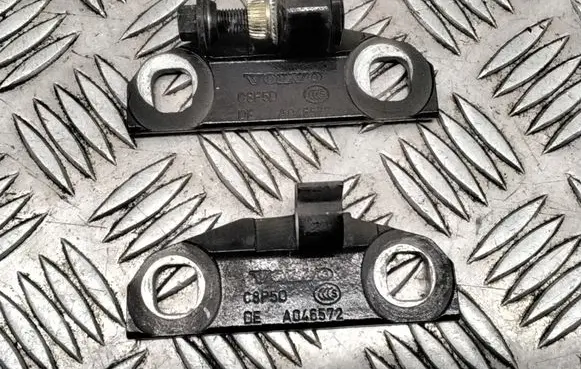 Volvo V70 Front door hinge set A046572