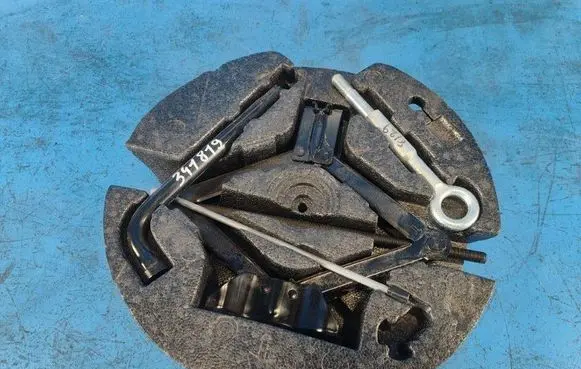 Volvo XC70 Tool box 31362446