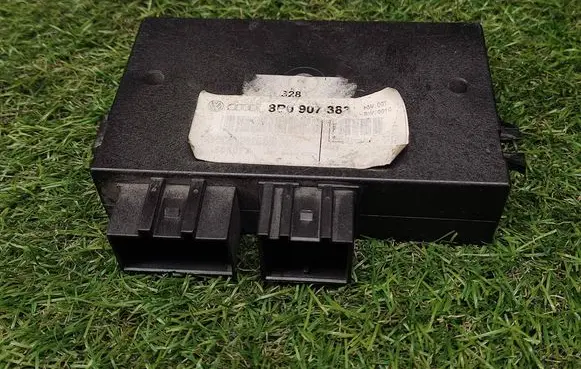 Volkswagen PASSAT B6 Tow bar trailer control unit/module 8P0907383