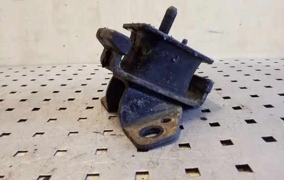 KIA Sorento Engine mount bracket 218123E250