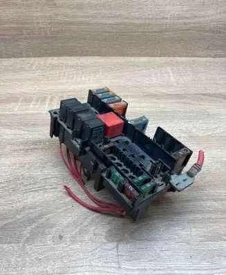 Renault Scenic I Fuse module 7703297988 7703497782A