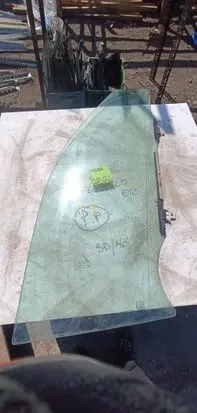 Toyota Corolla E110 Front door window glass four-door 12112123