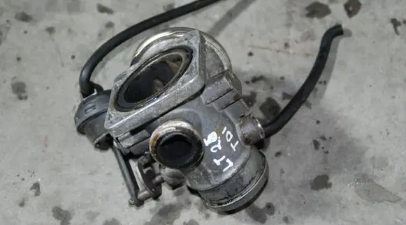 Volkswagen II LT EGR valve 074129637B