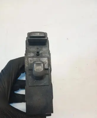 Volvo S60 Electric window control switch 8682837 01W33E MP332200044