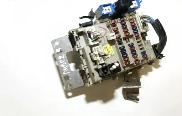 Nissan Almera Tino Fuse box set 243504u100 0220011