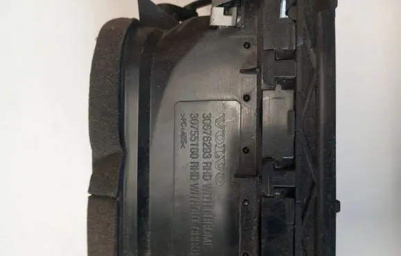 Volvo XC70 Dash center air vent grill 30676293 30755180