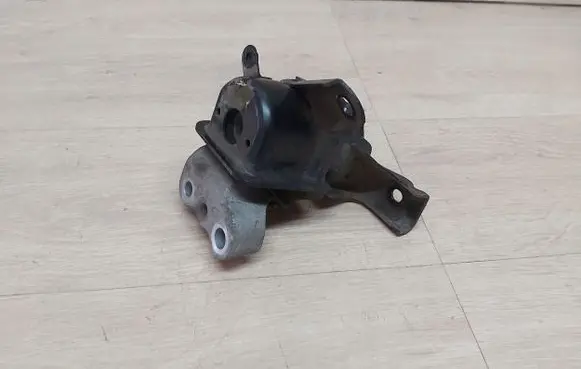 Toyota Corolla E140 E150 Engine mount bracket
