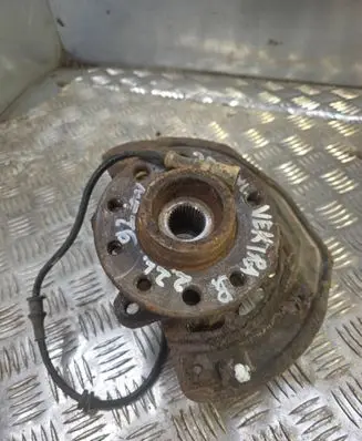 Opel Vectra B Front wheel hub 