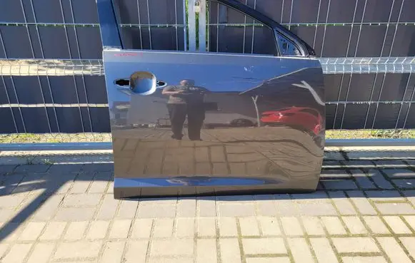 KIA Sportage Front door