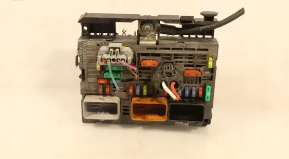 Peugeot Partner Fuse box set 9807028780