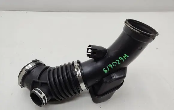 BMW 5 G30 G31 G38 Air intake duct part 8587573