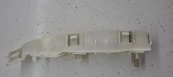 Front bumper mounting bracket