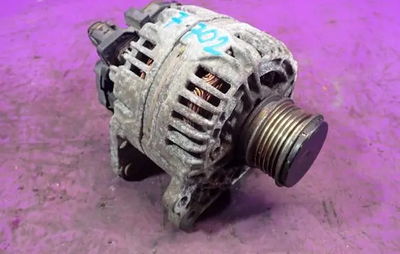 Volkswagen Polo Generator/alternator 045903023